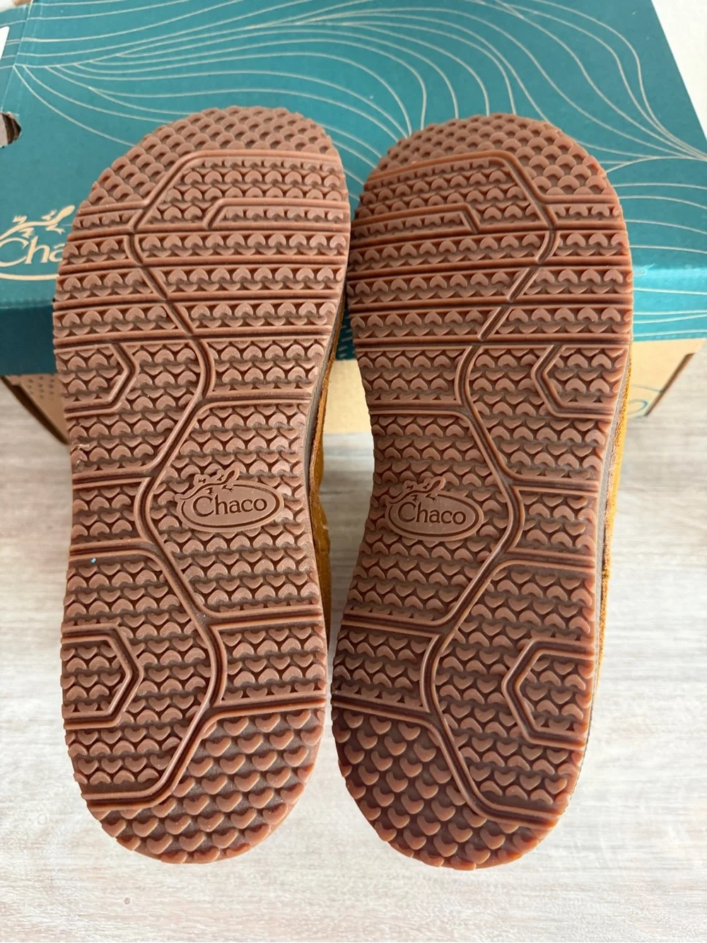 Chaco Paonia Chelsea Caramel Brown Wool Lined Suede Nonskid Ankle Boots 9